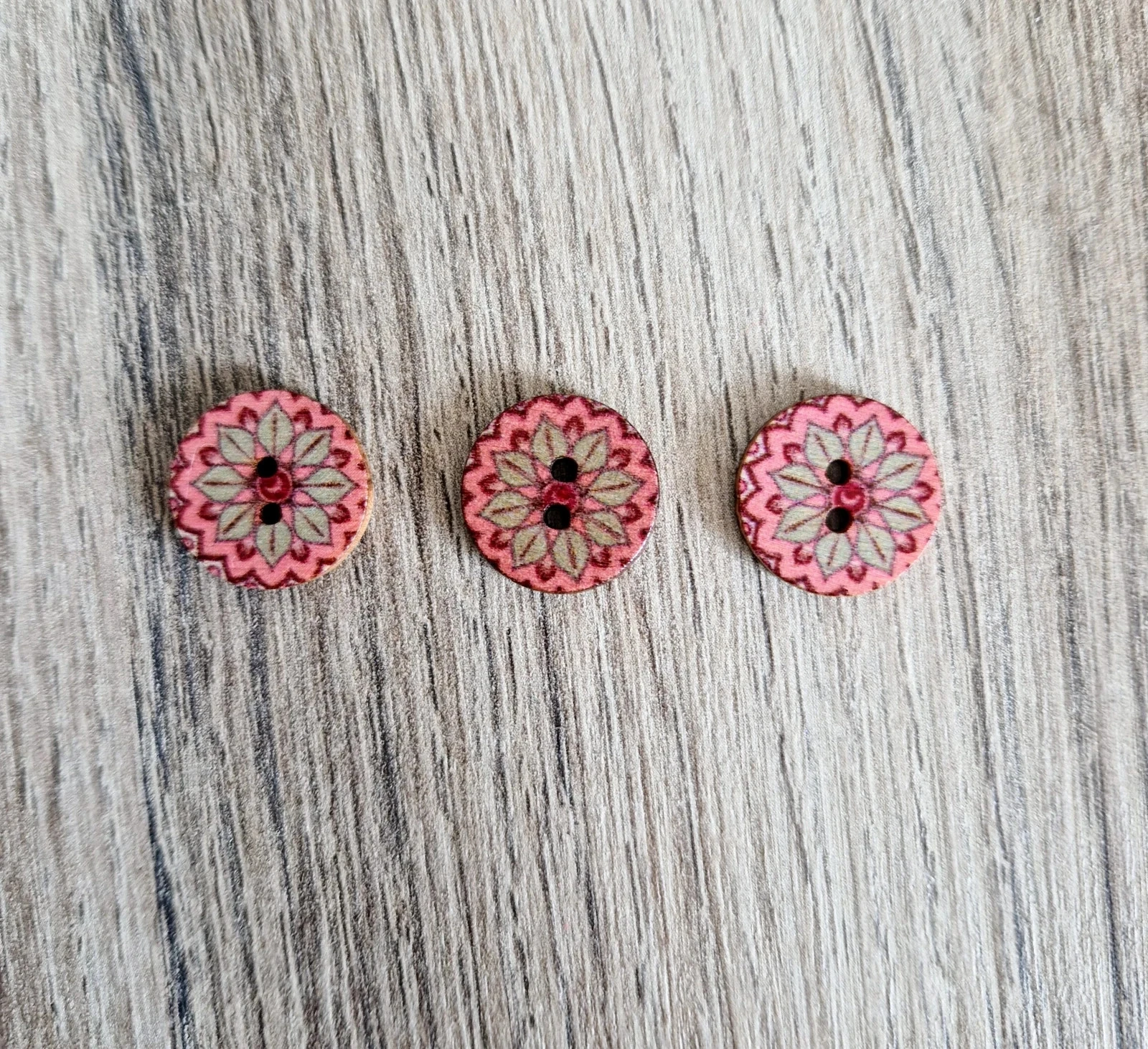 Lot de 3 boutons en bois vintage